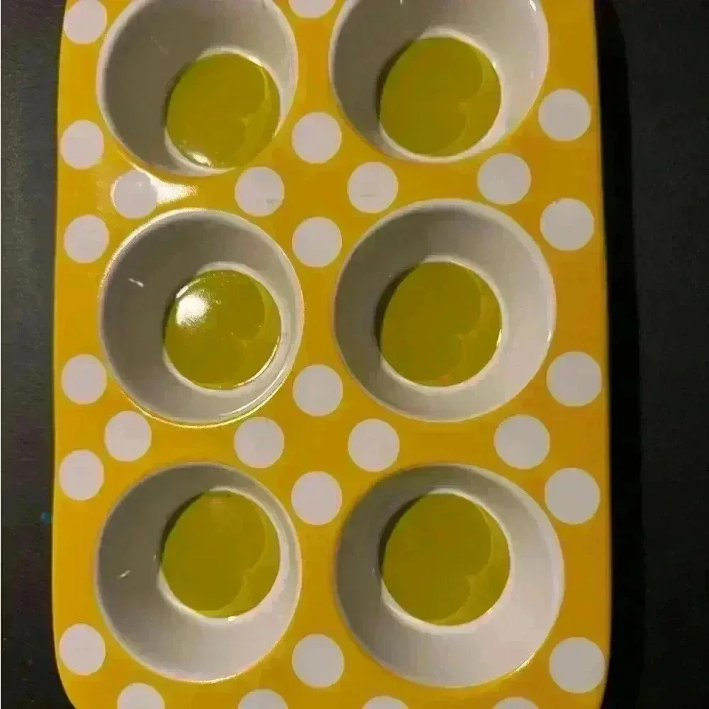 NWOT Cupcakes and Cartwheels Ceramic Cupcake Pan
